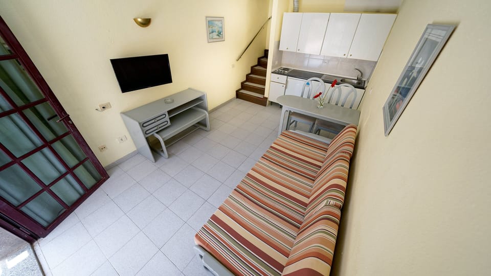 Superior Bungalow | Blackout drapes, free WiFi, bed sheets