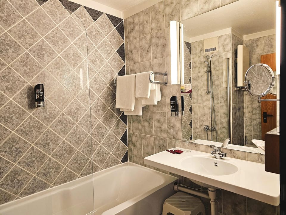 Bathtub, deep soaking tub, free toiletries, hair dryer