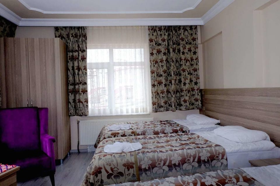 Standard Triple Room | 1 bedroom, minibar, desk, iron/ironing board