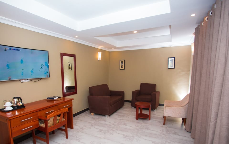 Junior Suite, Lake View | Individually furnished, desk, blackout drapes, free WiFi