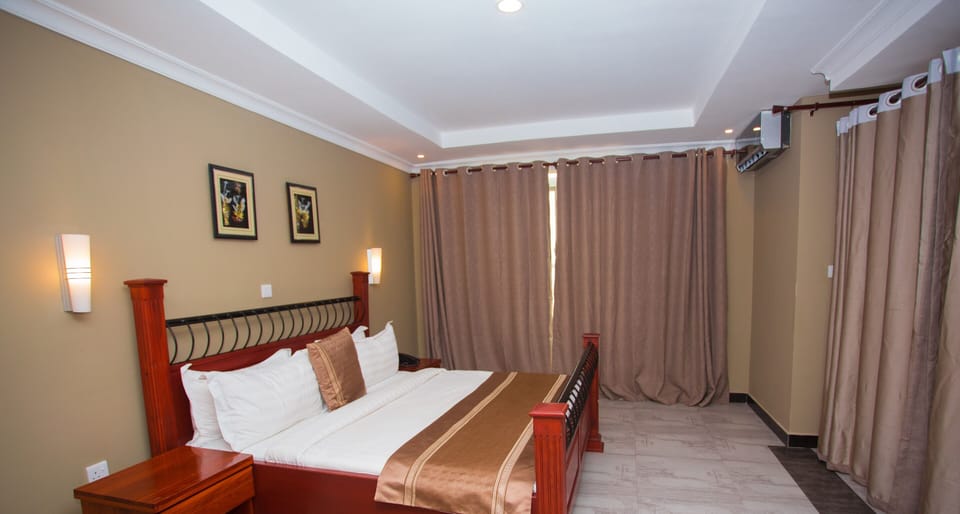 Junior Suite, Lake View | Individually furnished, desk, blackout drapes, free WiFi
