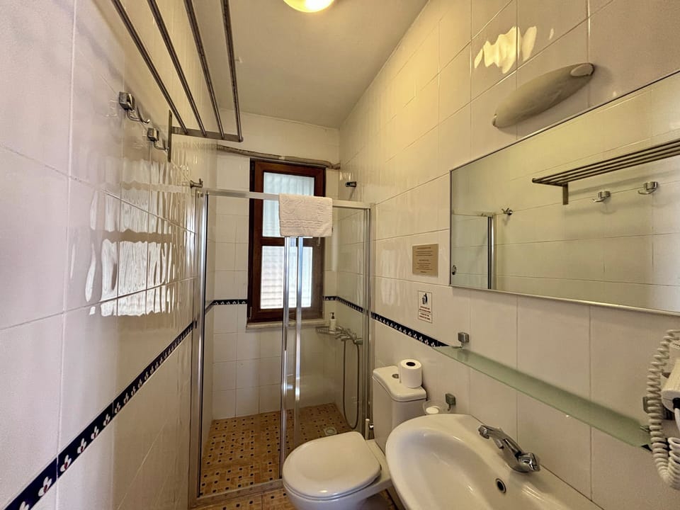 Family Room, Connecting Rooms | Bathroom | Shower, free toiletries, hair dryer, towels