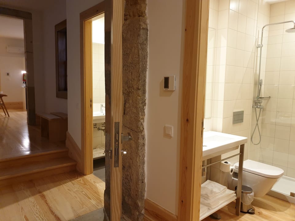 Deluxe Suite, Balcony | Bathroom | Shower, free toiletries, towels, soap