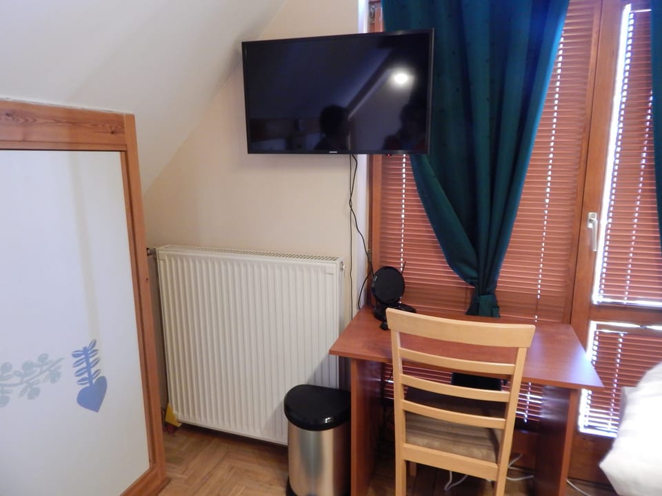 Standard Room, 1 Double Bed | Premium bedding, pillowtop beds, minibar, in-room safe