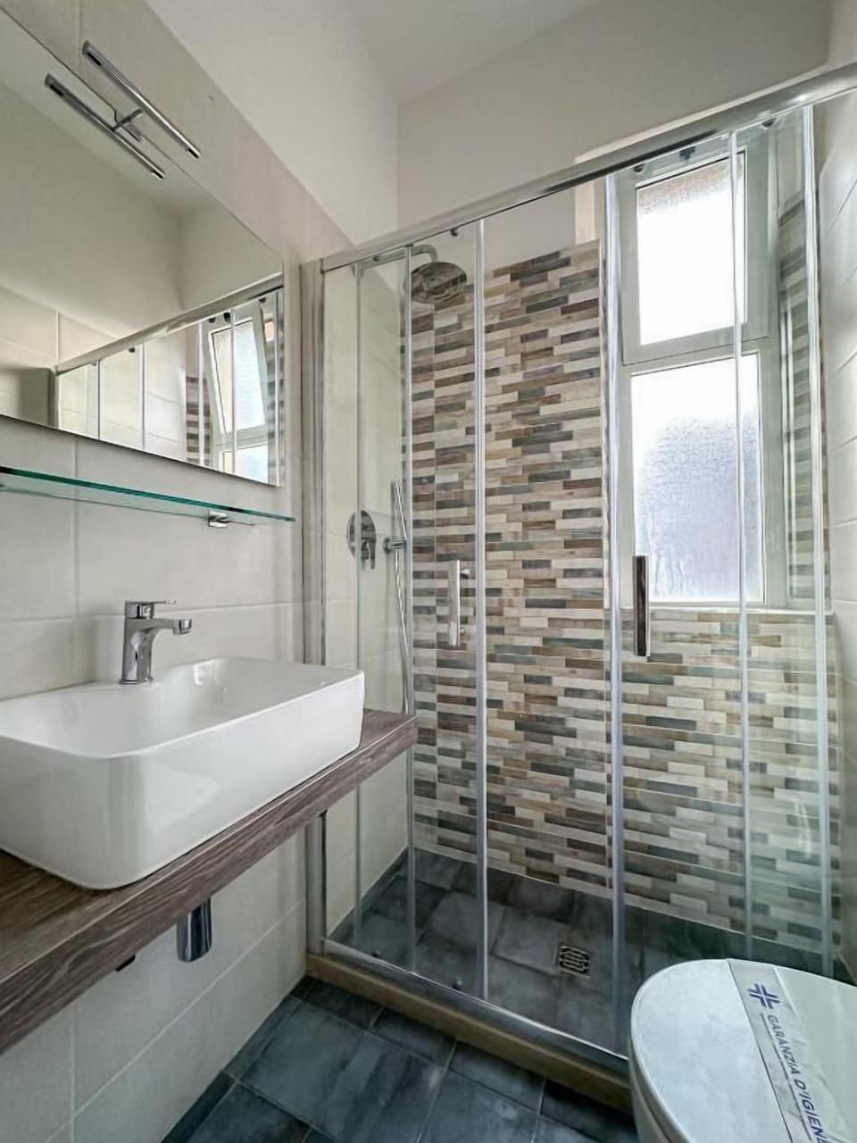 Economy Double Room | Bathroom | Rainfall showerhead, bidet
