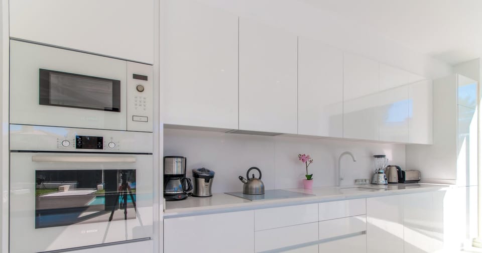Fully equipped open kitchen
