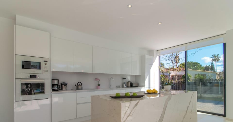 Fully equipped open kitchen