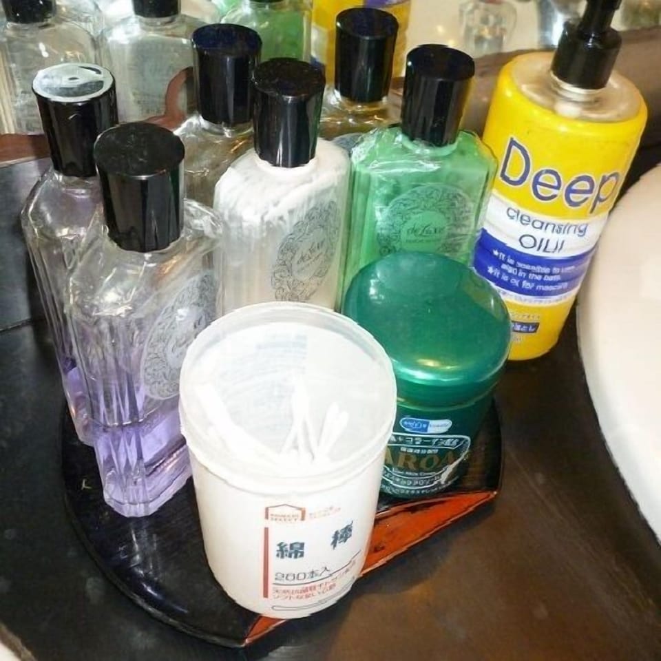 Bathroom amenities