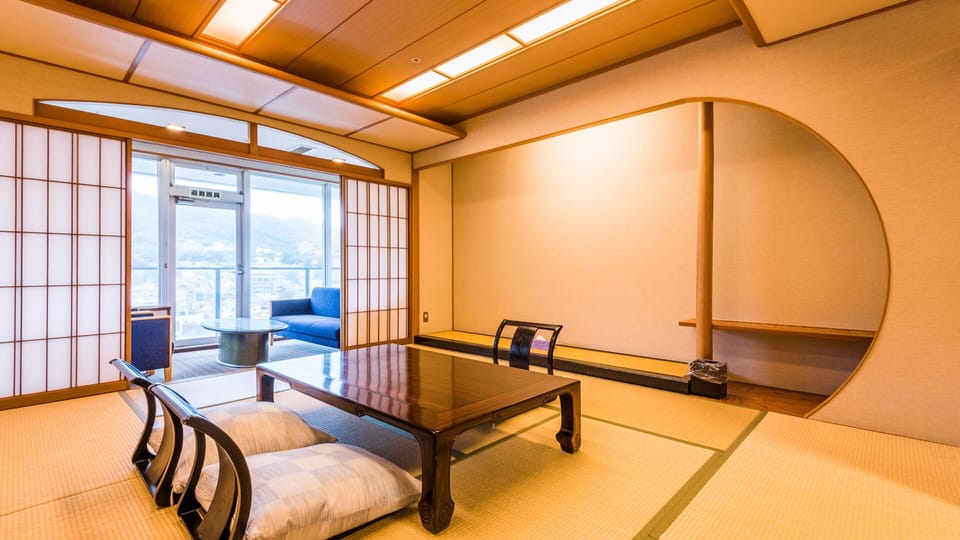 Suite Japanese-Western-Style-Room (Room951) - Indoor Bath - Non-Smoking | Desk, bed sheets