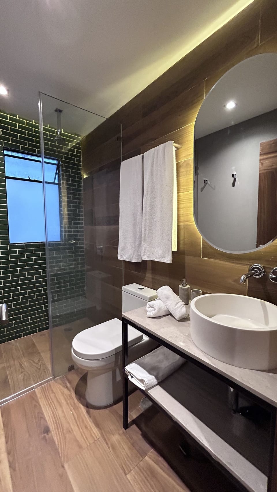 Standard Room | Bathroom | Shower, rainfall showerhead, towels