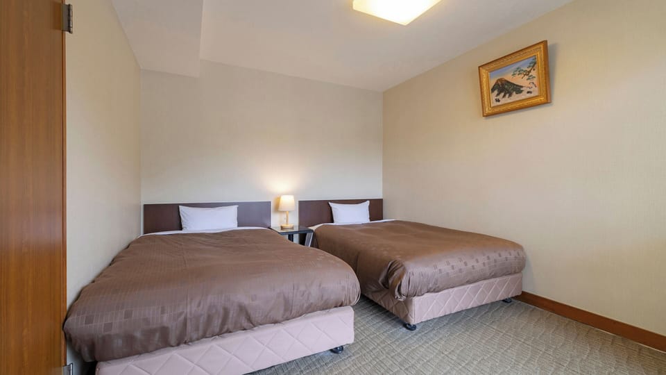 Superior Japanese-Western-Style Twin Room with 10 Tatami mats - Shower Only - Non-Smoking | WiFi (free), bed sheets