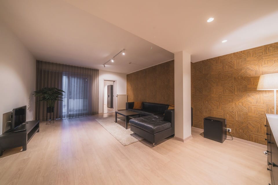 Family Suite (Large) | Living area | 32-inch TV with cable channels