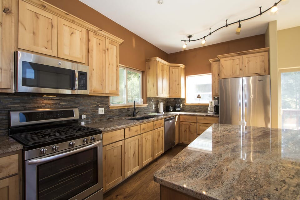 Kitchen, island