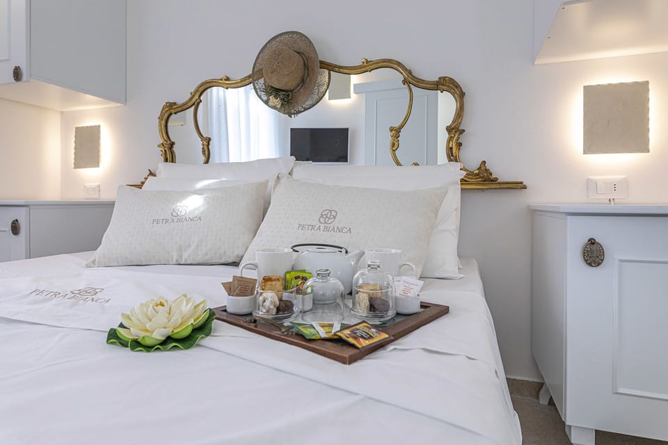 Double Room, Ensuite (Camera 1) | 1 bedroom, premium bedding, in-room safe, soundproofing
