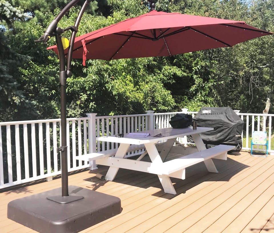 Deck with gas grill 