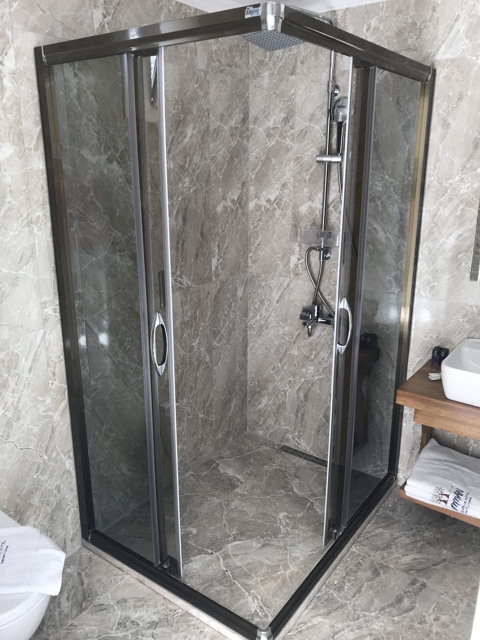 Deluxe Loft, Multiple Beds, Pool View | Bathroom | Shower, rainfall showerhead, free toiletries, hair dryer
