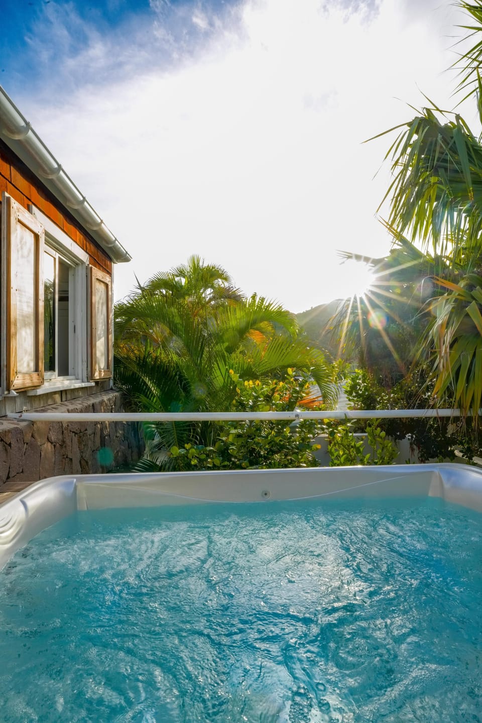 Outdoor spa tub