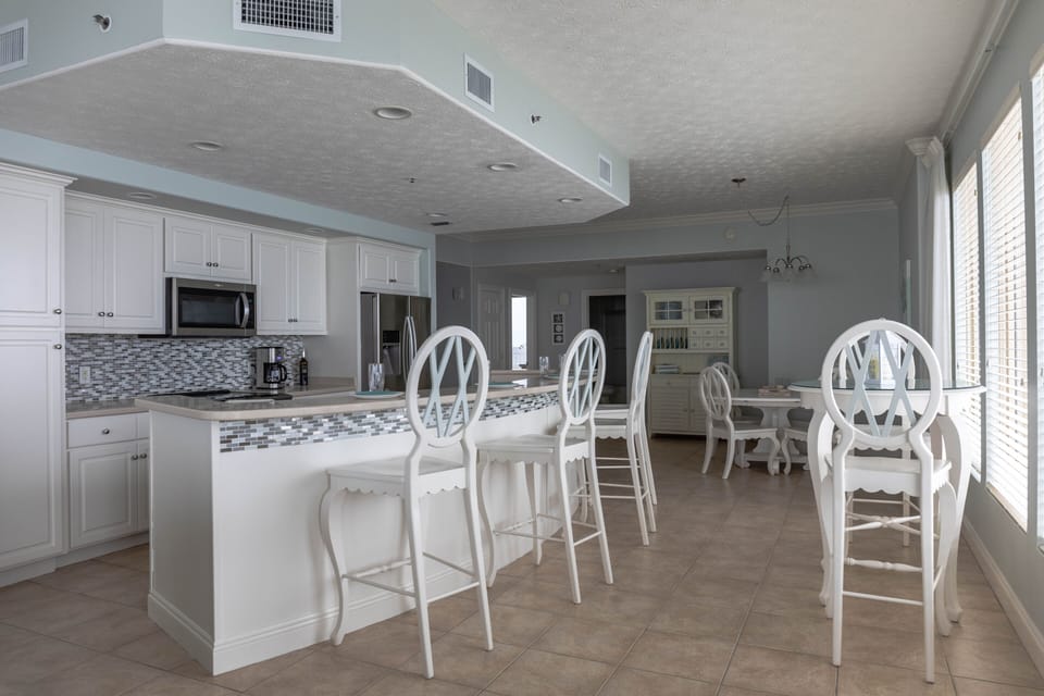 Kitchen Breakfast Bar