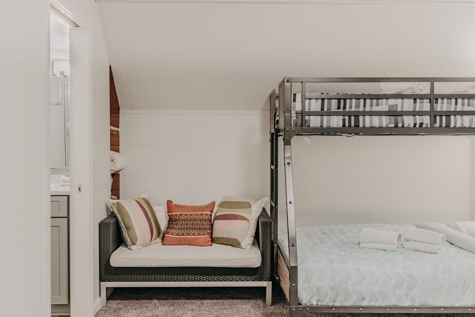 Furniture, Bed, Bedroom, Indoors, Room