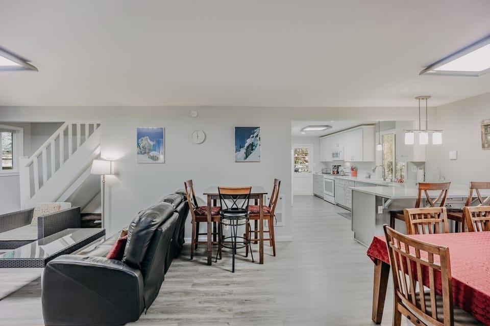 Dining Room, Dining Table, Furniture, Indoors, Table