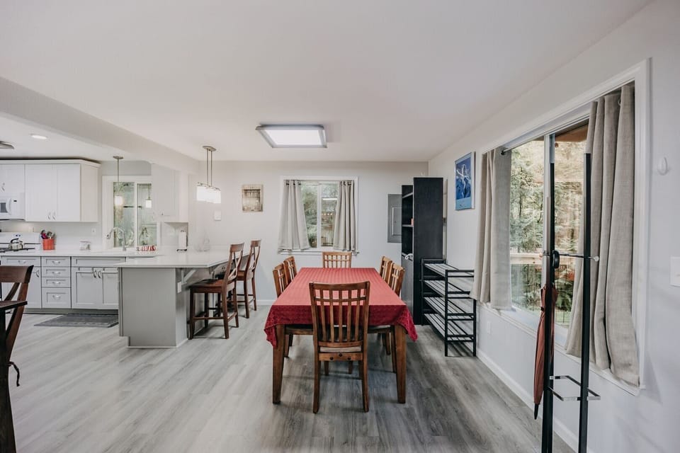 Dining Room, Dining Table, Furniture, Indoors, Table