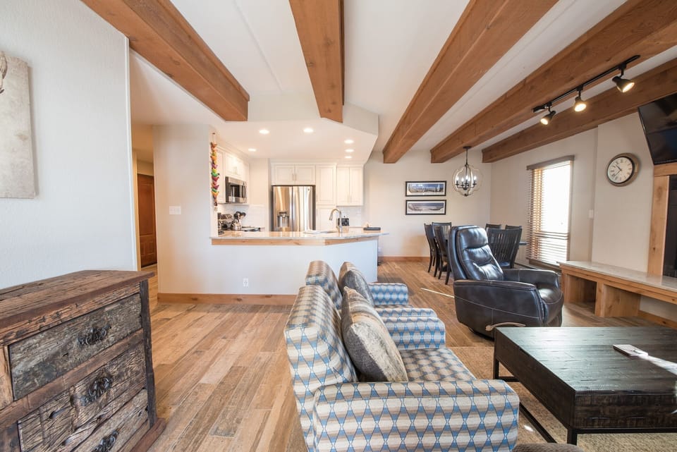 Flooring, Indoors, Living Room, Room, Hardwood