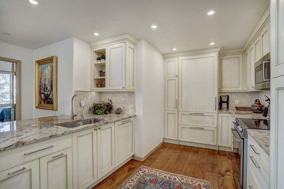 Flooring, Indoors, Room, Furniture, Floor