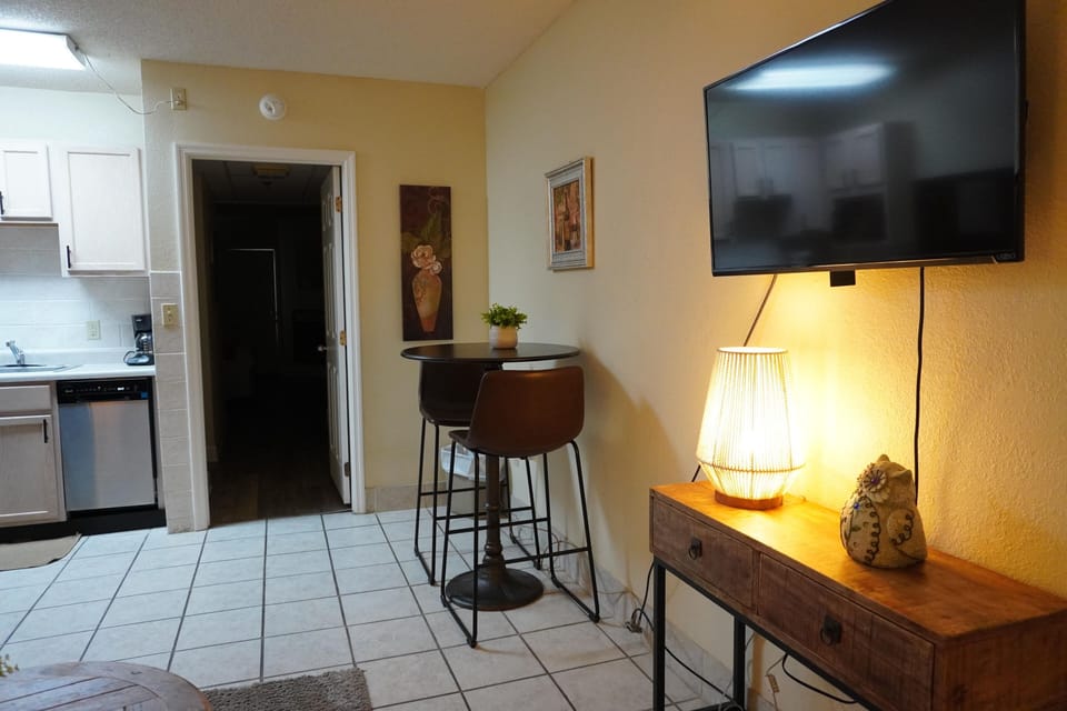 Floor, Flooring, Screen, Indoors, TV