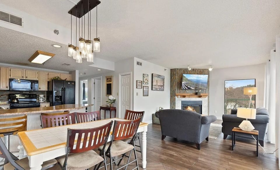 Dining Room, Dining Table, Furniture, Indoors, Table