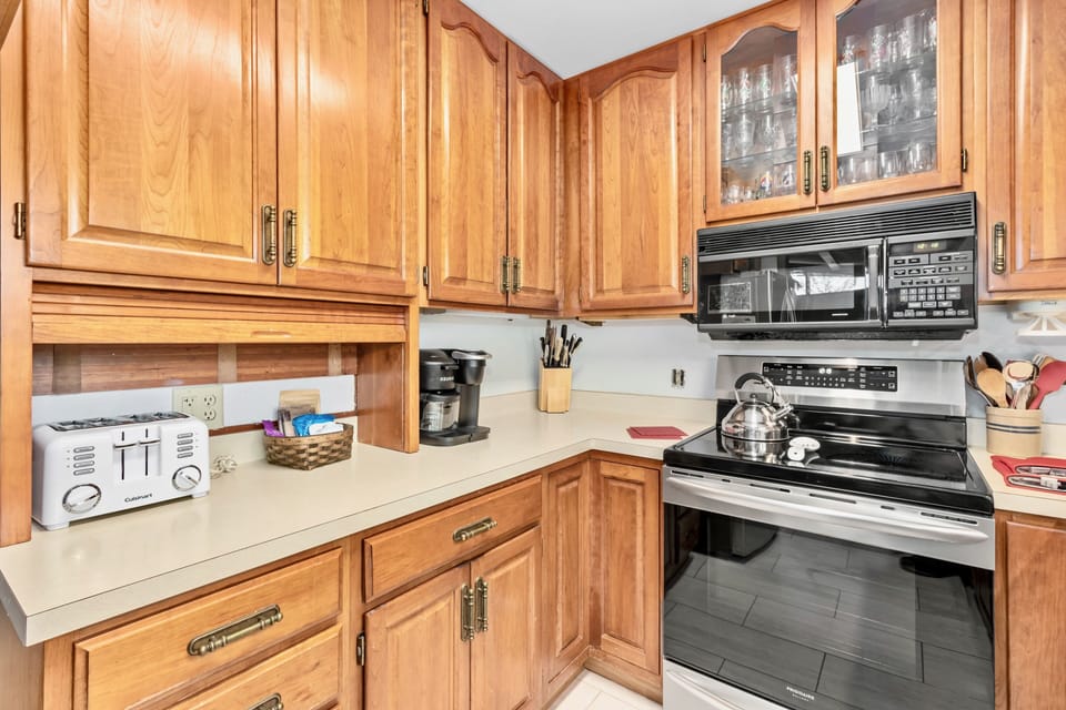 Indoors, Kitchen, Microwave, Oven, Cabinet