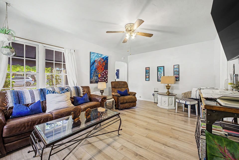Cozy living room. Comfortable seating. 