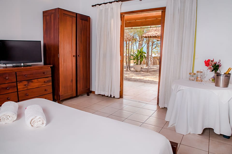 Deluxe Double Room, Sea Facing | Minibar, desk, bed sheets