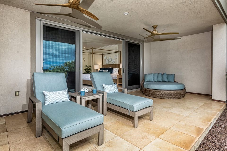 Relax privately on this lanai with your favorite book and bevera