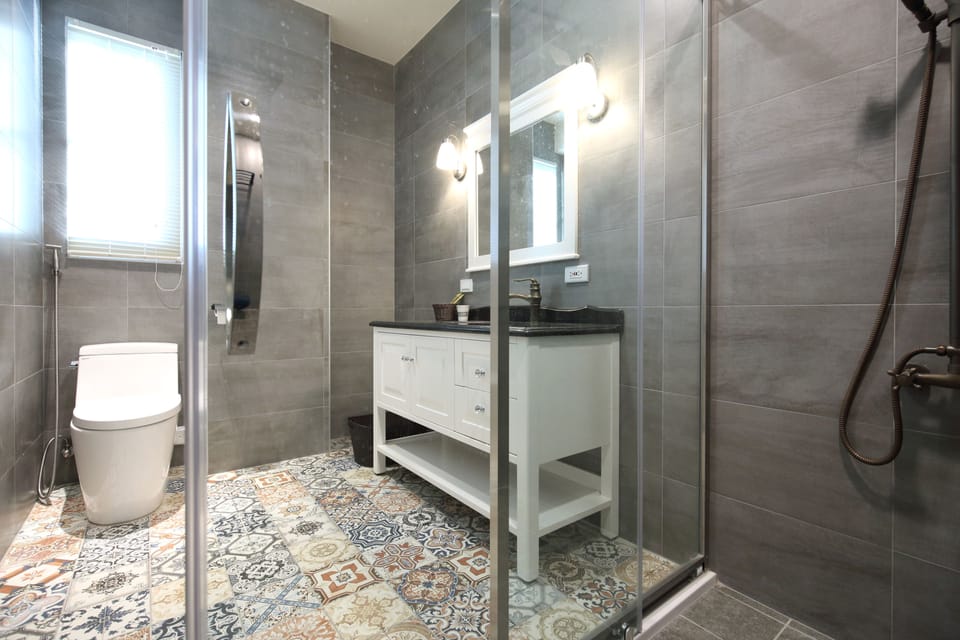 Standard Double Room | Bathroom | Free toiletries, hair dryer, slippers, towels