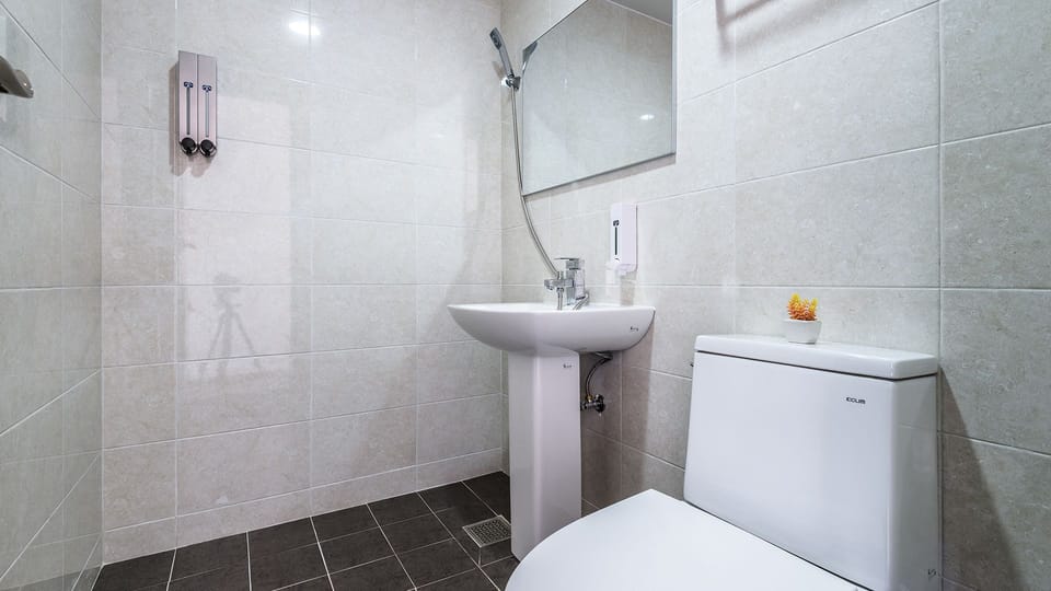 Shower, towels