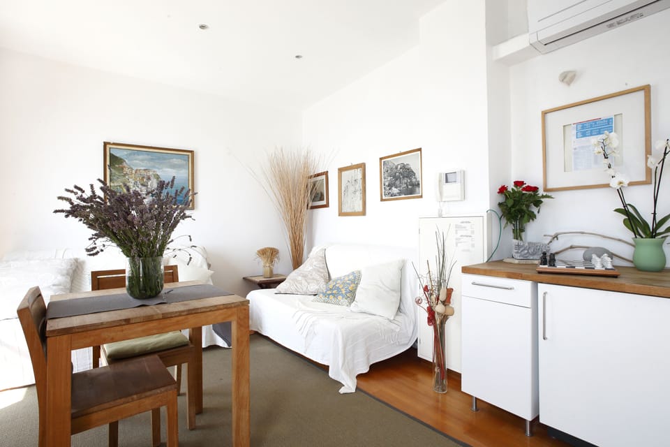 Standard Double Room, Sea View | Living room | 34-inch Smart TV with cable channels, TV, heated floors