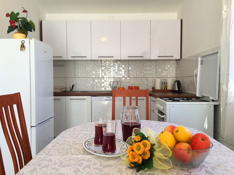 Family Apartment, Multiple Beds, Courtyard View | Private kitchen | Full-size fridge, oven, stovetop, dishwasher