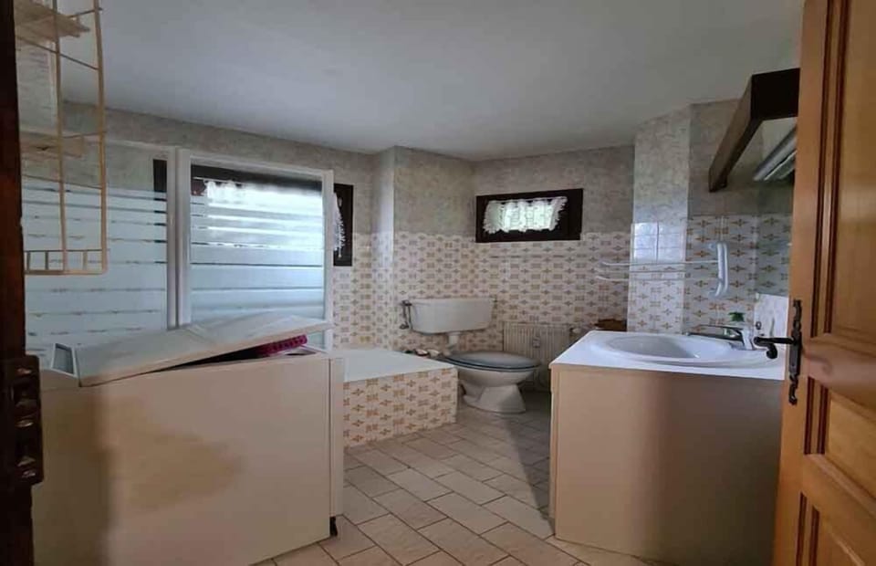 Apartment, Private Bathroom, Mountain View | Bathroom