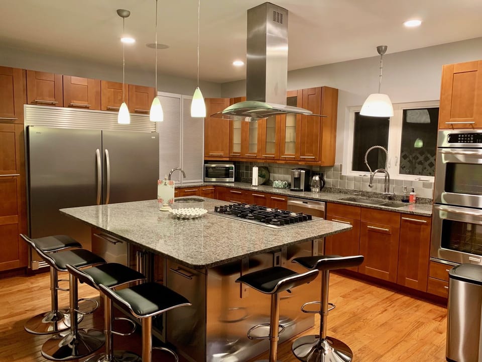 Chefs be alert: fully equipped kitchen with professional grade appliances.