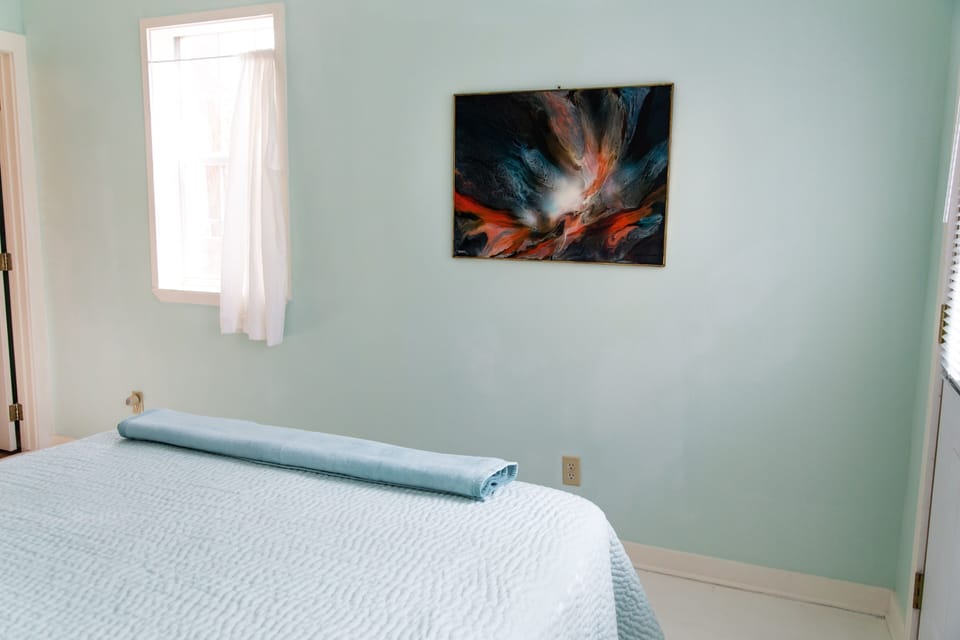 Studio | Laptop workspace, iron/ironing board, free WiFi