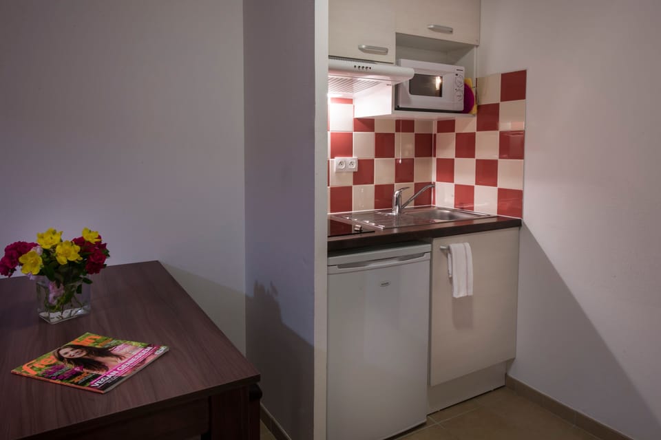 Make a tasty meal in your own kitchenette!