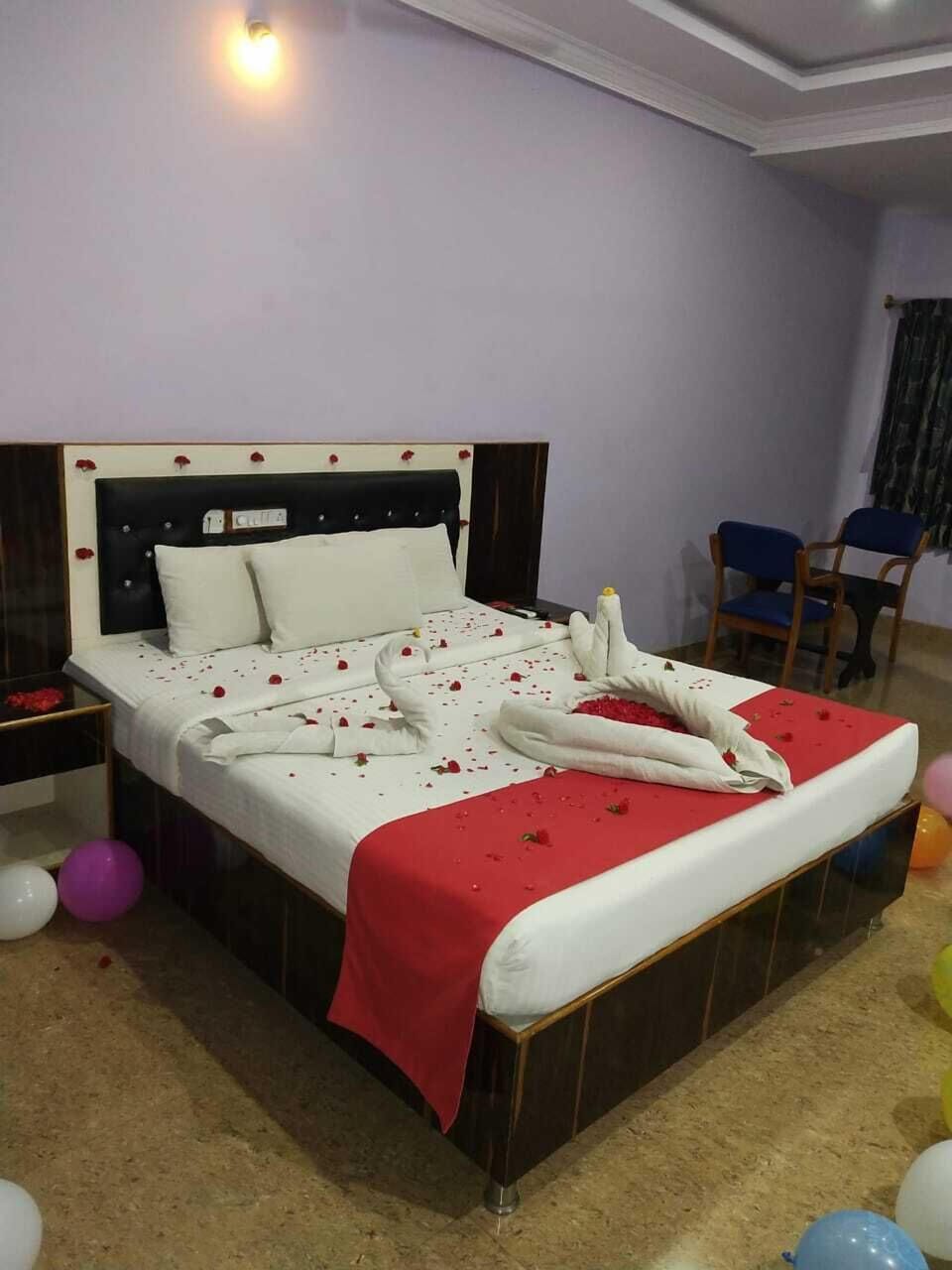 Comfort Room | Laptop workspace, rollaway beds, free WiFi