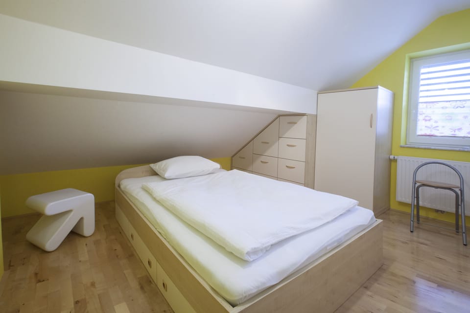 Exclusive Apartment | 4 bedrooms, soundproofing, iron/ironing board, free WiFi