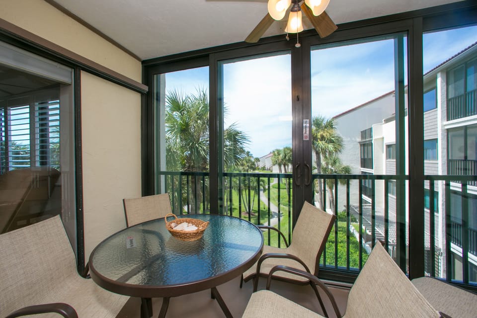 2-309 Lanai
