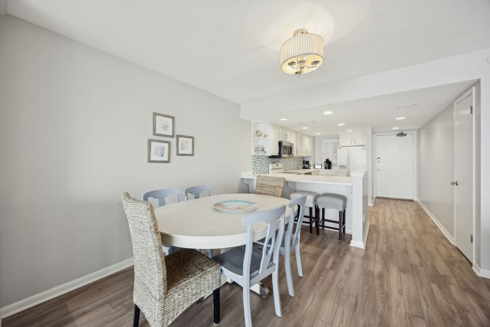 Condo, 3 Bedrooms | Dining