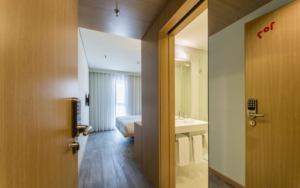 Standard Twin Room, 2 Twin Beds | In-room safe, desk, blackout drapes, soundproofing