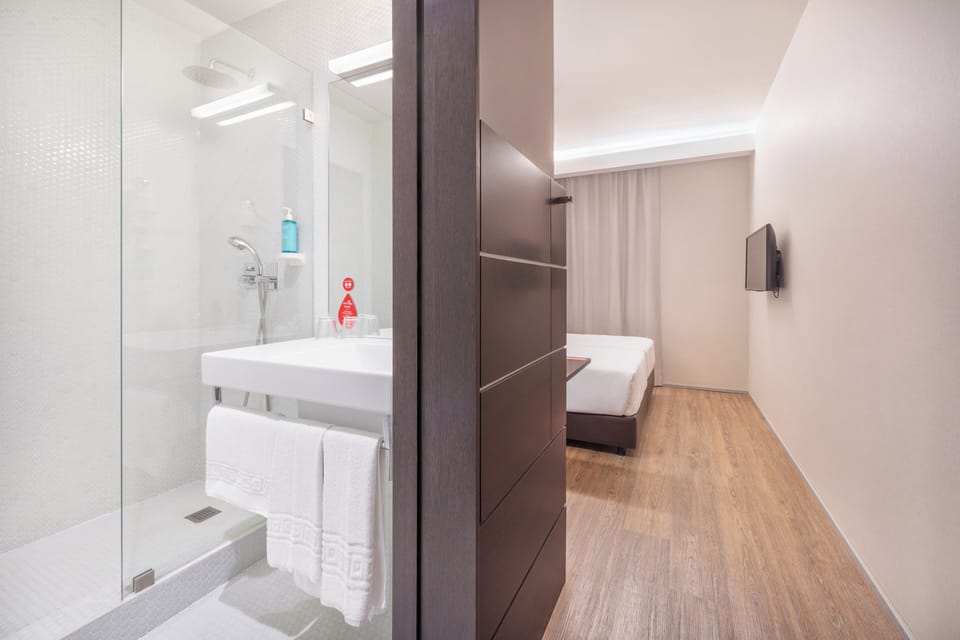 In-room safe, desk, blackout drapes, soundproofing