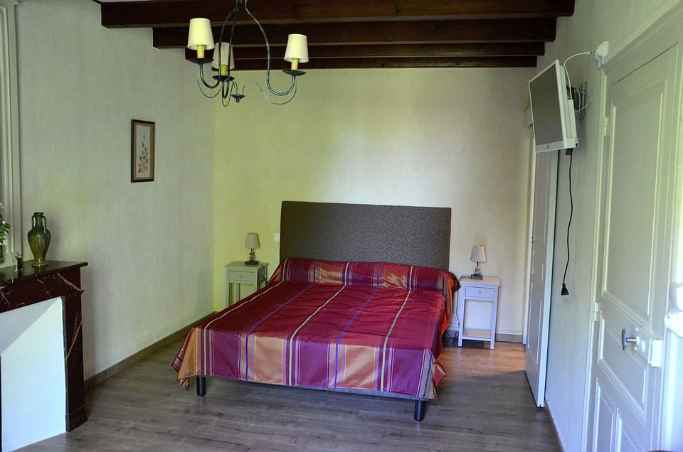 Family Room (Tilleul) | Individually decorated, individually furnished, desk, soundproofing