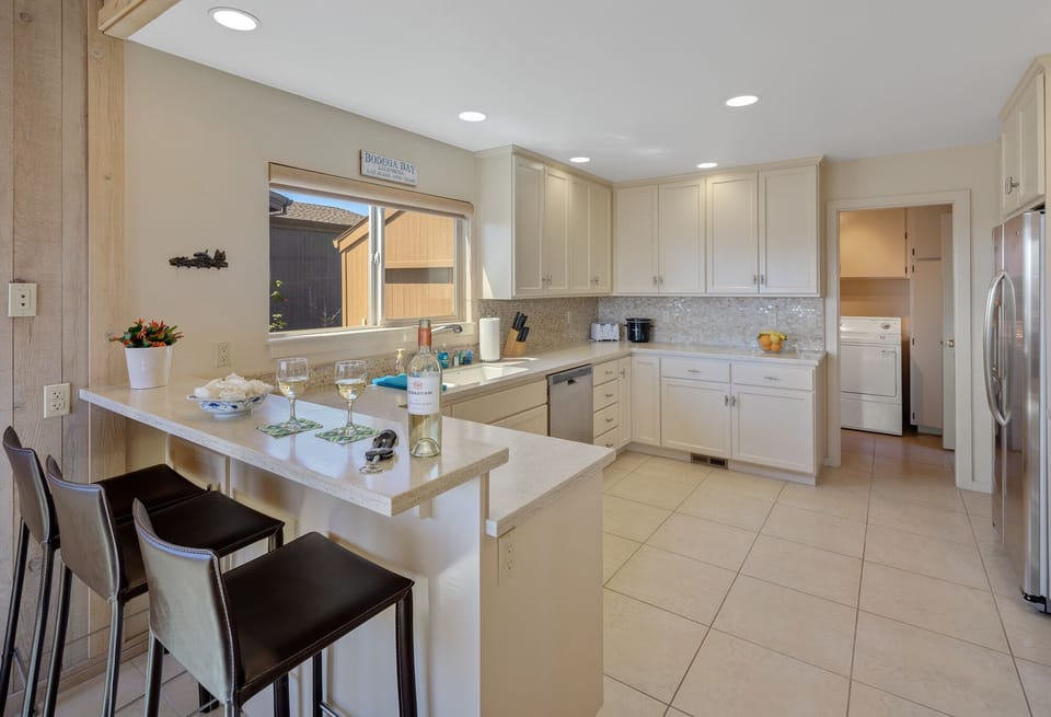 Kitchen and Dining Bar