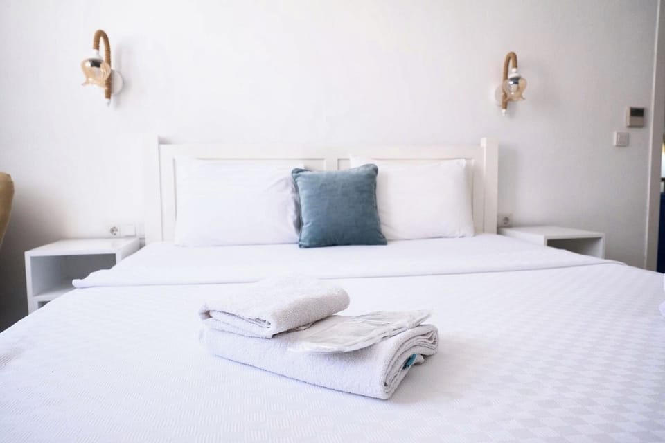 Junior Double Room | 1 bedroom, premium bedding, blackout drapes, WiFi (free)